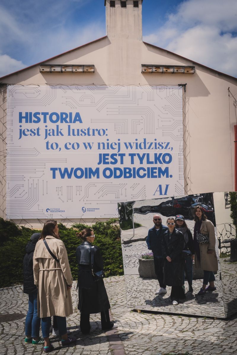 zdjęcie projektu  ?Podłącz Poezję?